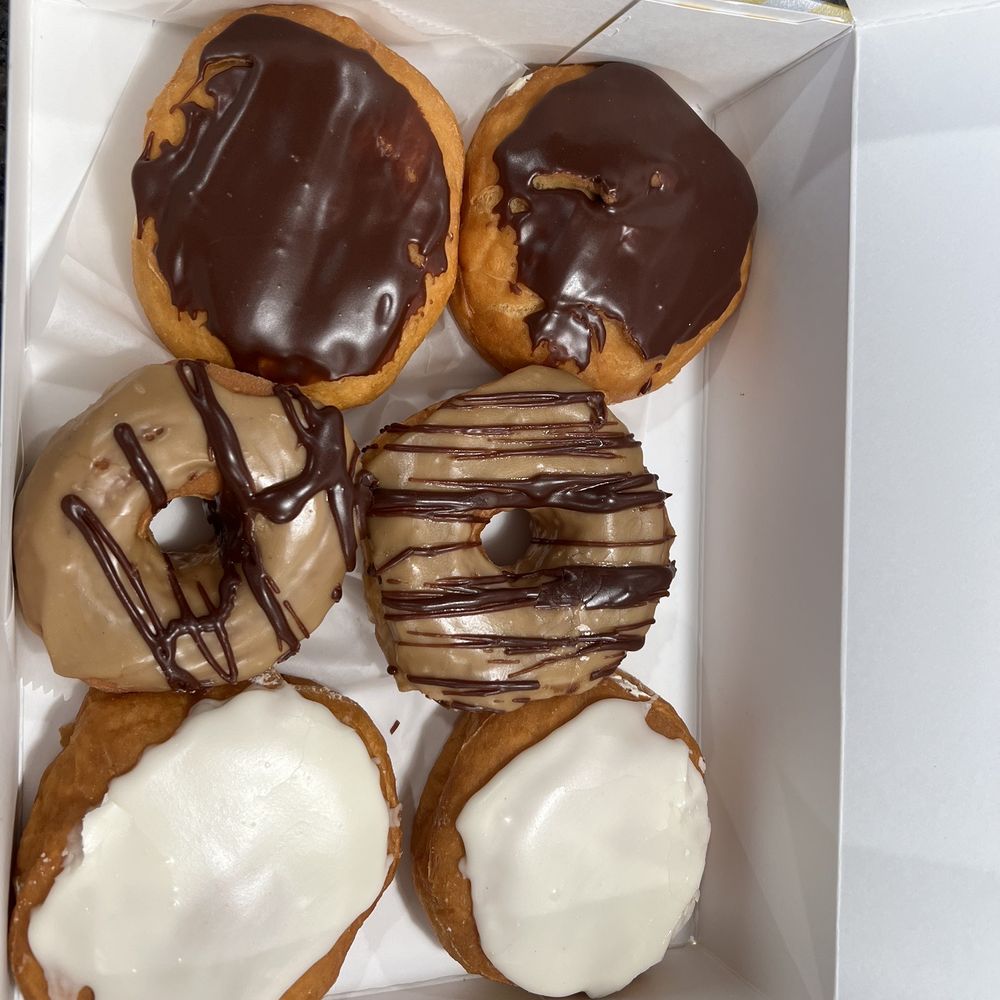 Emerson's Bakery - So many yummy donut options. - Bakeries Near Me - Florence, Kentucky Emerson's Bakery - So many yummy donut options. - Bakeries Near Me - Florence, Kentucky
