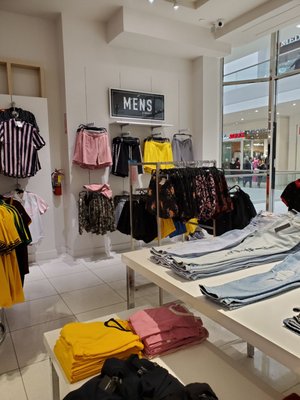 Forever 21 26 Photos 56 Reviews Women S Clothing 201 E Magnolia Blvd Burbank Ca United States Phone Number Yelp