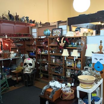 2Cs Vendor Mall - Antiques Near Me - Saint Helens, Oregon