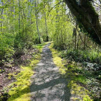 Cedarbrook Lodge - Trail - Hotels Near Me - SeaTac, Washington