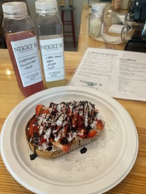 Nikki's Cafe + Juicery
