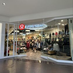 Lululemon - Brea - Outside