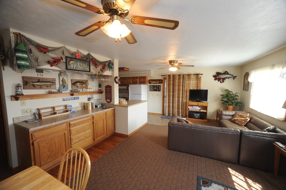 DOCKSIDE Updated August 2024 12 Photos 719 Curran