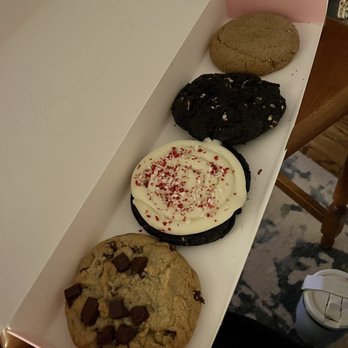 Crumbl - Beachwood - Chocolate chunk, peppermint cupcake, midnight Oreo, gingersnap - Bakeries Near Me - Beachwood, Ohio Crumbl - Beachwood - Chocolate chunk, peppermint cupcake, midnight Oreo, gingersnap - Bakeries Near Me - Beachwood, Ohio