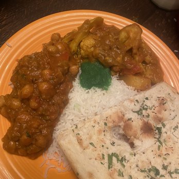 Manas Indian Cuisine - Channa Masala Aloo Gobi Naan Bread - Indian Near Me - Los Angeles, California