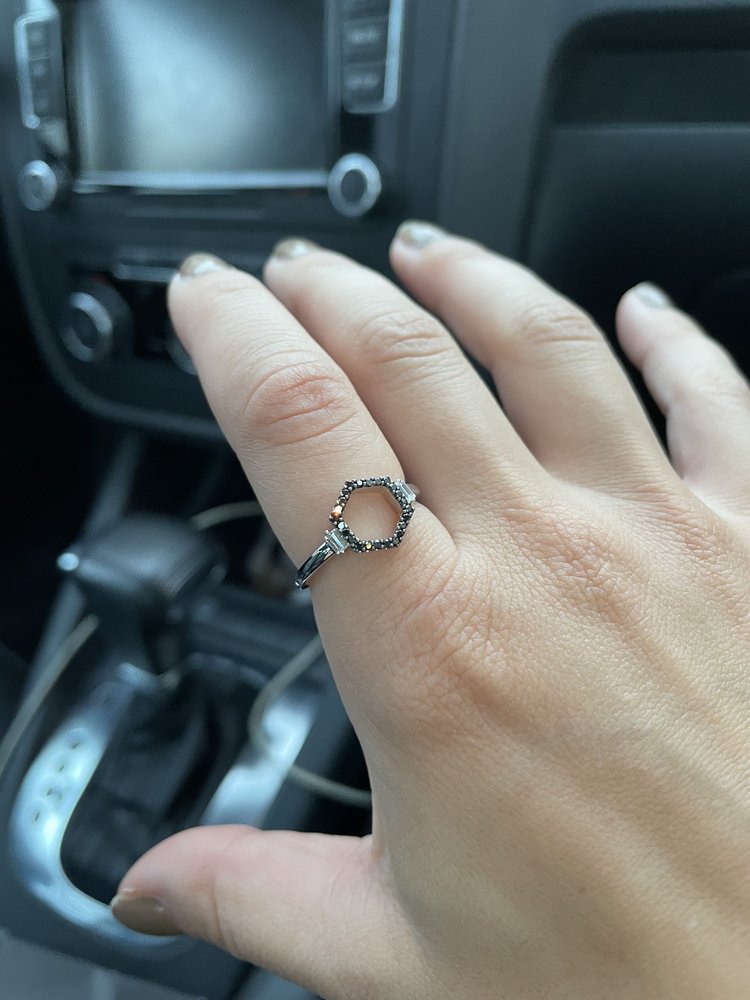 ZALES JEWELERS Updated October 2024 29 Reviews 3107 Steinway St