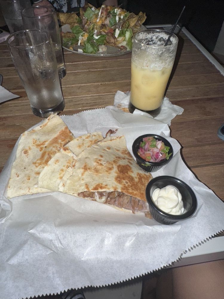 Los Changuitos Cantina Logo