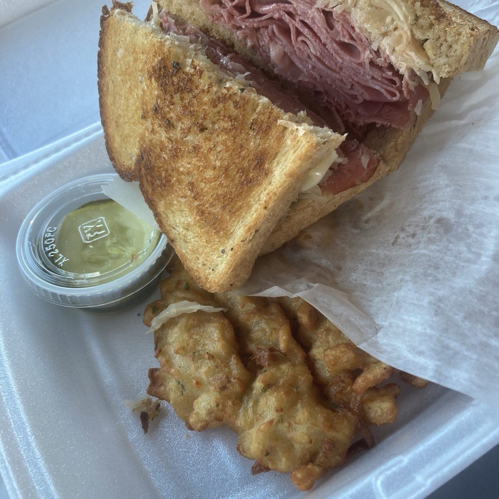 Original famous Ruben with a potato cake to Original famous Ruben with a potato cake to