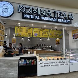 Komma Tea - The store and its menus.