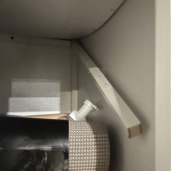 The RV Shop - Shelf that came apart after Tim said it was repaired - RV Repair Near Me - New Castle, Delaware