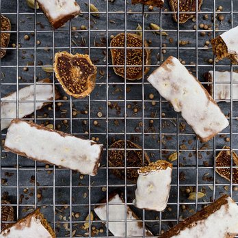 Oh Happy Bake - a cooling rack with a batch of figs on it - Desserts Near Me