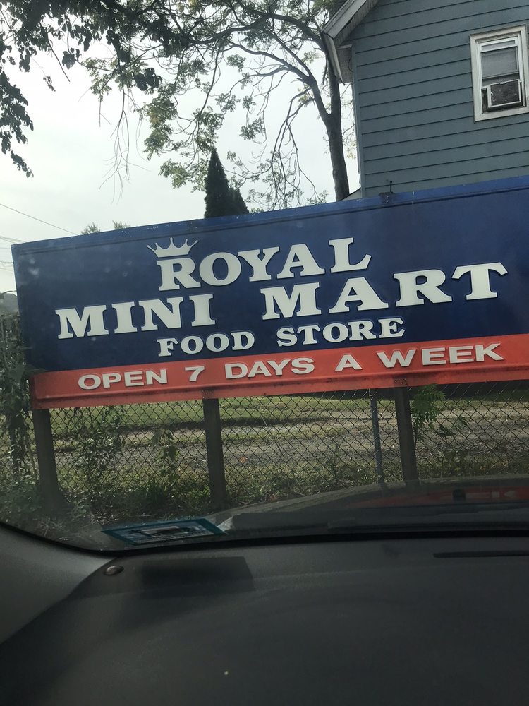 ROYAL MINI MART Updated September 2024 66 Main St, South Bound