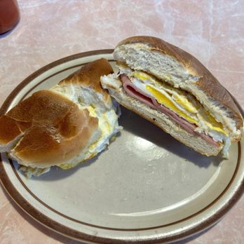 Plain bagel with egg and ham.