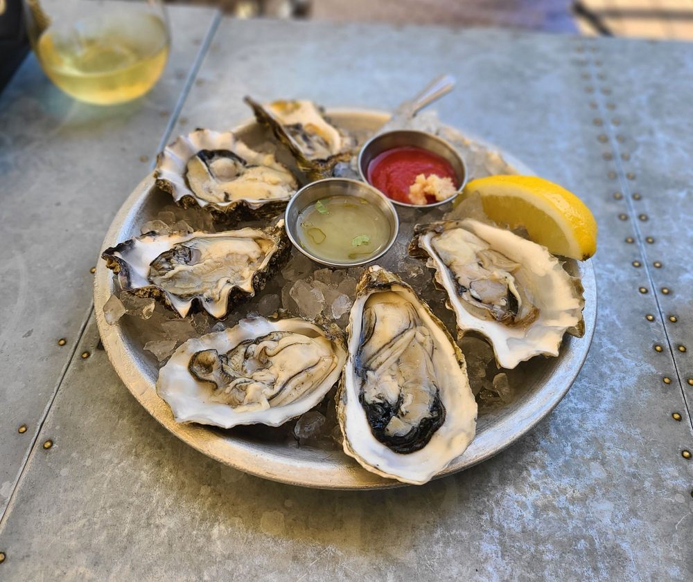 EMC Seafood & Raw Bar - Woodland Hills