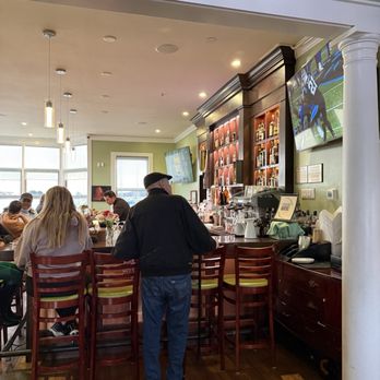 Lara’s Fine Dining - Bar - Italian Near Me - Richmond, California