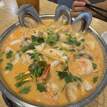Charm Siam Restaurant - Tom Khar Hot Pot seafood - Noodles Near Me - Long Beach, California