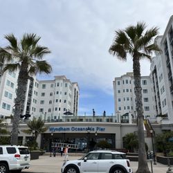 Club Wyndham Oceanside Pier Resort - They repainted the outside, looking much cleaner now.