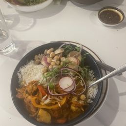 Lunch Vindaloo Bowl, rice, chick peas, chicken, salad, veggies. Sooo good!