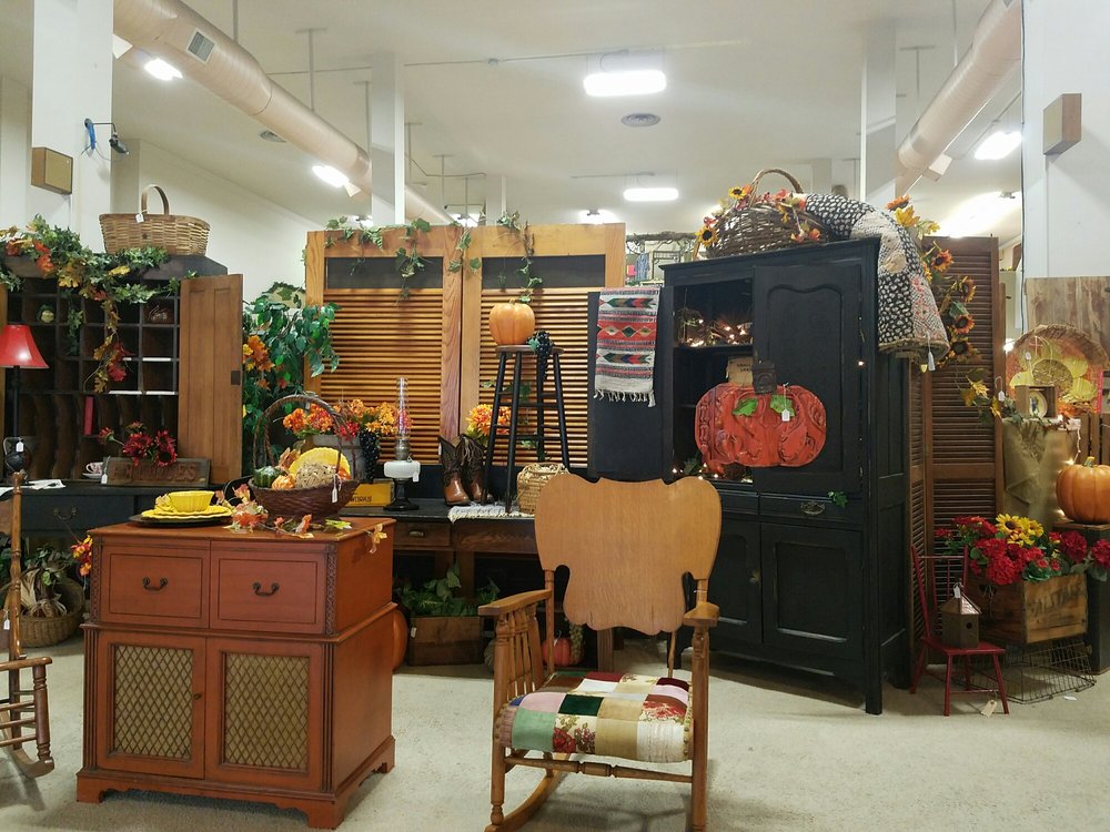RAILROAD TOWNE ANTIQUE MALL Updated September 2024 319 W 3rd St, Grand Island, Nebraska