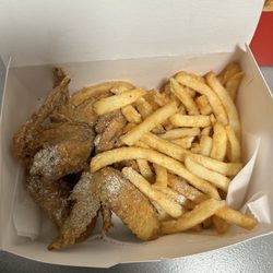 Hip Hop Fish & Chicken - 3 wings and fries