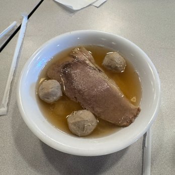 Com Tam Thien Huong - kid's size pho (the noodles are under there!!!) - Vietnamese Near Me - San Jose, California Com Tam Thien Huong - kid's size pho (the noodles are under there!!!) - Vietnamese Near Me - San Jose, California