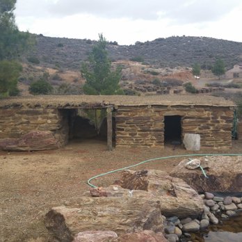 Creekside Lodge and Cabins - A newly built replica of a native American dwelling!! The pond has guppies! Very nice!! - Bed & Breakfast Near Me - Mayer, Arizona