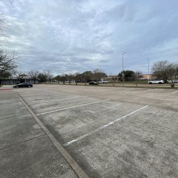 Nottingham Park - Large parking lot with overflow parking along Kimberly Ln - Parks Near Me - Houston, Texas