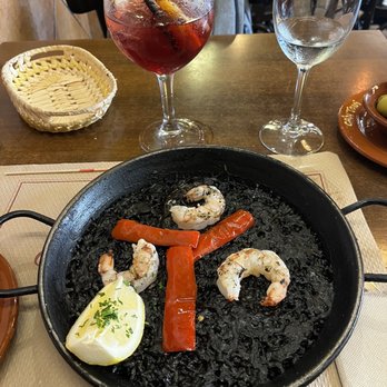 Ca'n Toni - Squid ink Paella - Spanish Near Me - Palma de Mallorca, PM Ca'n Toni - Squid ink Paella - Spanish Near Me - Palma de Mallorca, PM