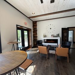 Pointe D'Vine - Bar area