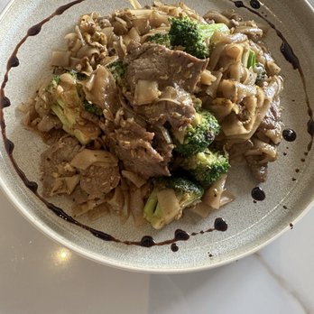 Krata - Pad see ew beef - Thai Near Me - Harbor City, California