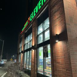 7-Eleven - Outside