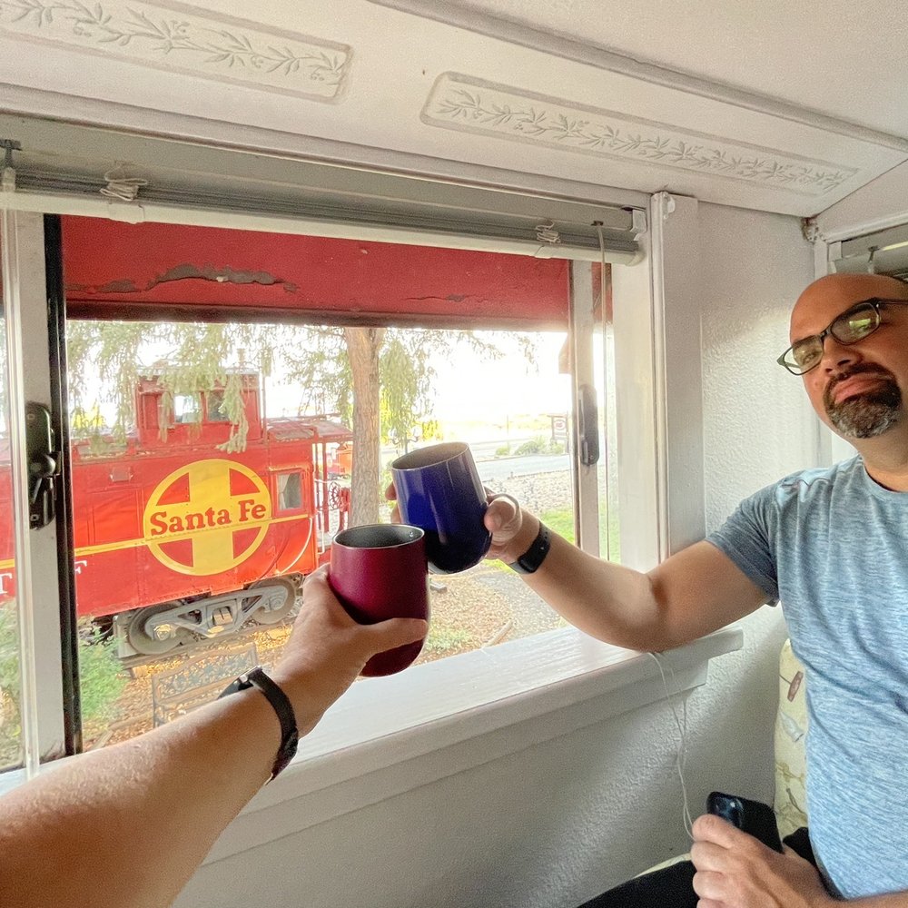 Featherbed Railroad - Cheers from the Wine Country cupola! - Bed & Breakfast Near Me - Upper Lake, California