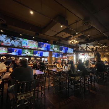 Twin Peaks - Main bar with outer wrap bar - New American Near Me - Phoenix, Arizona Twin Peaks - Main bar with outer wrap bar - New American Near Me - Phoenix, Arizona