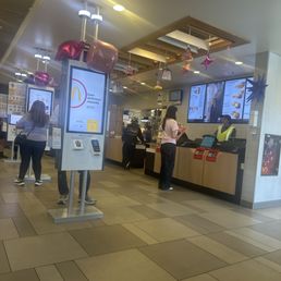 Amazing Customer Service. Priscilla. Establishment very cleaned.
