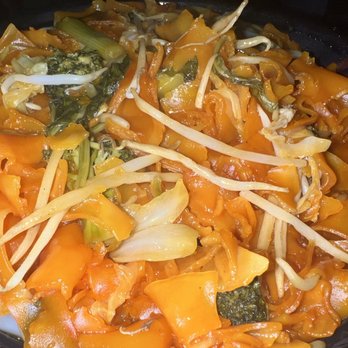 Melanee Thai - Vegan Pad Thai (vegetables, no peanuts). Lots of broccoli, sprouts, green onions, etc - Thai Near Me - Los Angeles, California Melanee Thai - Vegan Pad Thai (vegetables, no peanuts). Lots of broccoli, sprouts, green onions, etc - Thai Near Me - Los Angeles, California