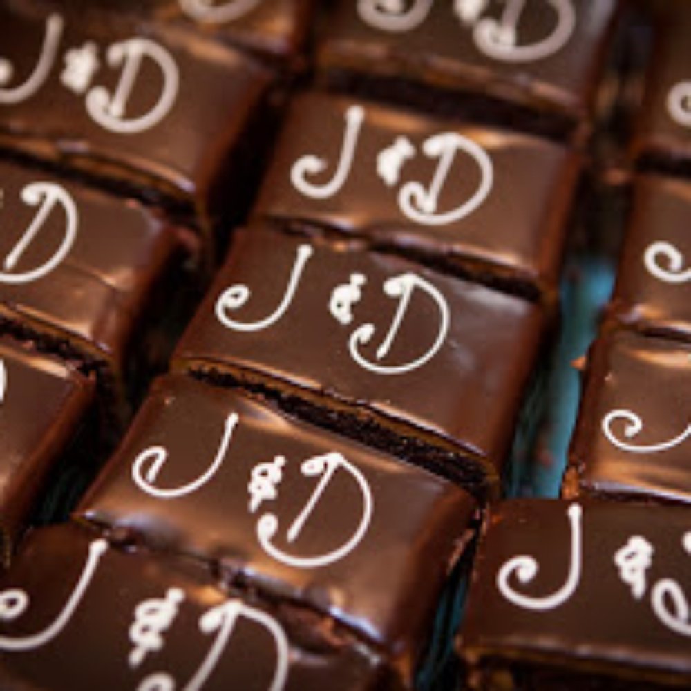 custom cakes at our wedding