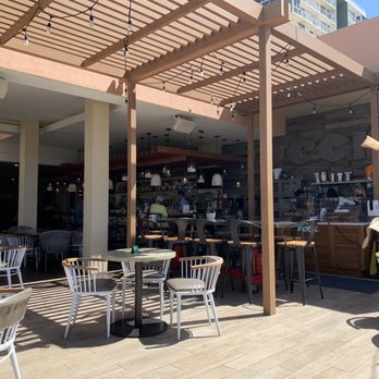 Deck. - Bar area - Hawaiian Near Me - Honolulu, Hawaii Deck. - Bar area - Hawaiian Near Me - Honolulu, Hawaii