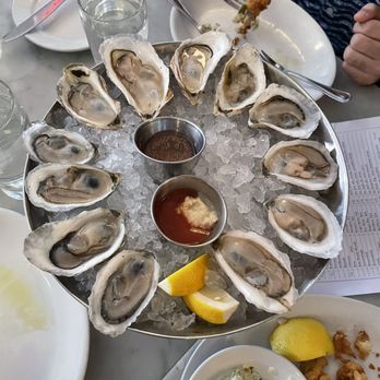 Neptune Oyster - Oysters! A northeast mix (from Damariscotta, Wellfleet, and somewhere in Rhode Island) - Seafood Near Me - Boston, Massachusetts