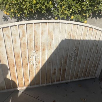 Cesar's Painting - Rusted gate - Painters Near Me Cesar's Painting - Rusted gate - Painters Near Me