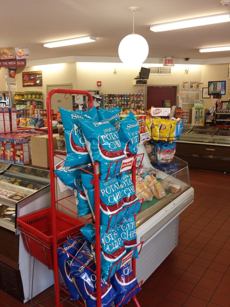 STEWART’S ICE CREAM SHOPPE State Hwy 9, Ballston Spa, New York