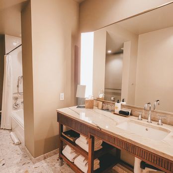 Thompson Palm Springs - ADA bathroom - Hotels Near Me - Palm Springs, California Thompson Palm Springs - ADA bathroom - Hotels Near Me - Palm Springs, California