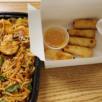 Muse - Shrimp basil noodles. Spring rolls. - Thai Near Me - Brooklyn, New York