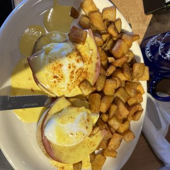 Blue Moose Restaurant - Eggs Benedict - Breakfast & Brunch Near Me - Breckenridge, Colorado
