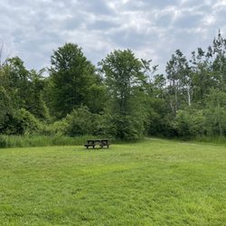 Old Quarry Trail - Picnic tables at entrance