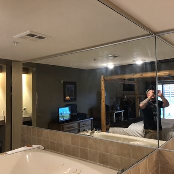 Great Wolf Lodge - Nasty mirrors - Resorts Near Me - Mason, Ohio