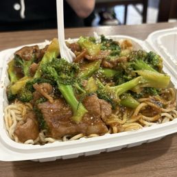 Broccoli beef chow mein/steam rice, more gravey Broccoli beef chow mein/steam rice, more gravey