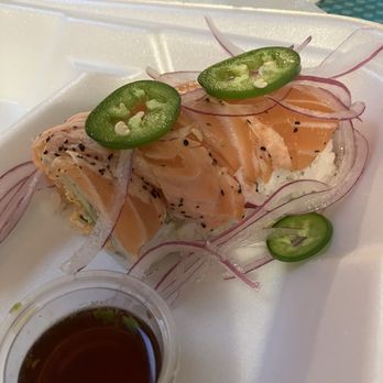 Sushiholic - 21. Peppered Salmon Roll - Sushi Bars Near Me - La Mirada, California