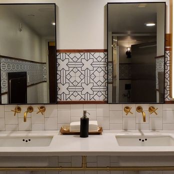 Rhett - Bathroom - Breakfast & Brunch Near Me - Savannah, Georgia Rhett - Bathroom - Breakfast & Brunch Near Me - Savannah, Georgia