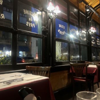 Leunig's Bistro - Dining room - French Near Me - Burlington, Vermont
