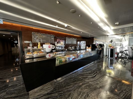 Hong Kong SkyCity Marriott Hotel by null